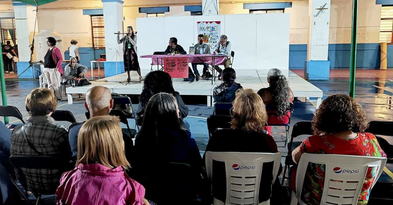 Acto de presentación del libro "Memoria de la gente nube en la escuela primaria"